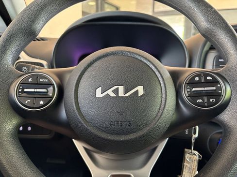 Used 2025 Kia Soul LX w/ LX Technology Package FWD image 25