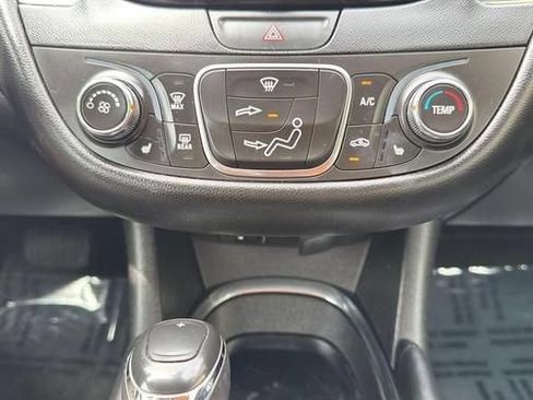 Used 2017 Chevrolet Malibu LT w/ Leather Package FWD image 17