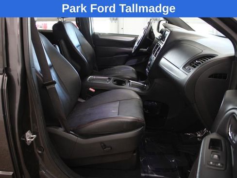 Used 2017 Dodge Grand Caravan GT image 22