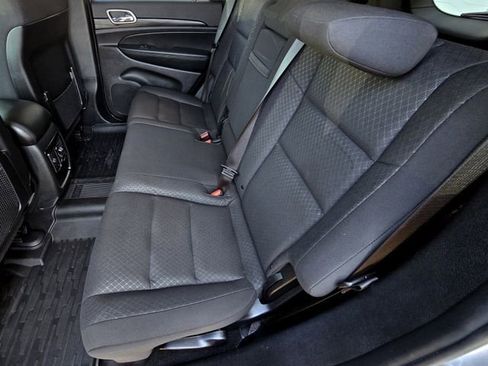 Used 2021 Jeep Grand Cherokee Laredo image 19