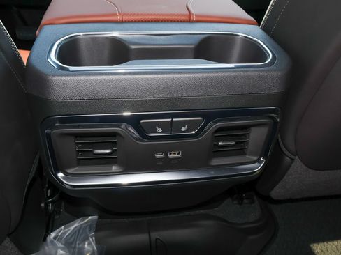 New 2026 GMC Sierra 1500 Denali Ultimate w/ LPO, Black Badging Package AWD/4WD image 12