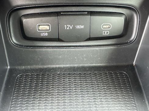 Used 2025 Hyundai Venue SEL FWD image 29