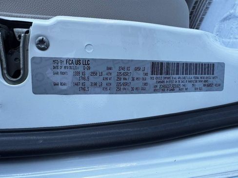 Used 2020 Dodge Grand Caravan SXT w/ Driver Convenience Group FWD image 33