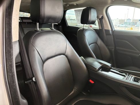 Used 2019 Jaguar F-PACE Premium image 27