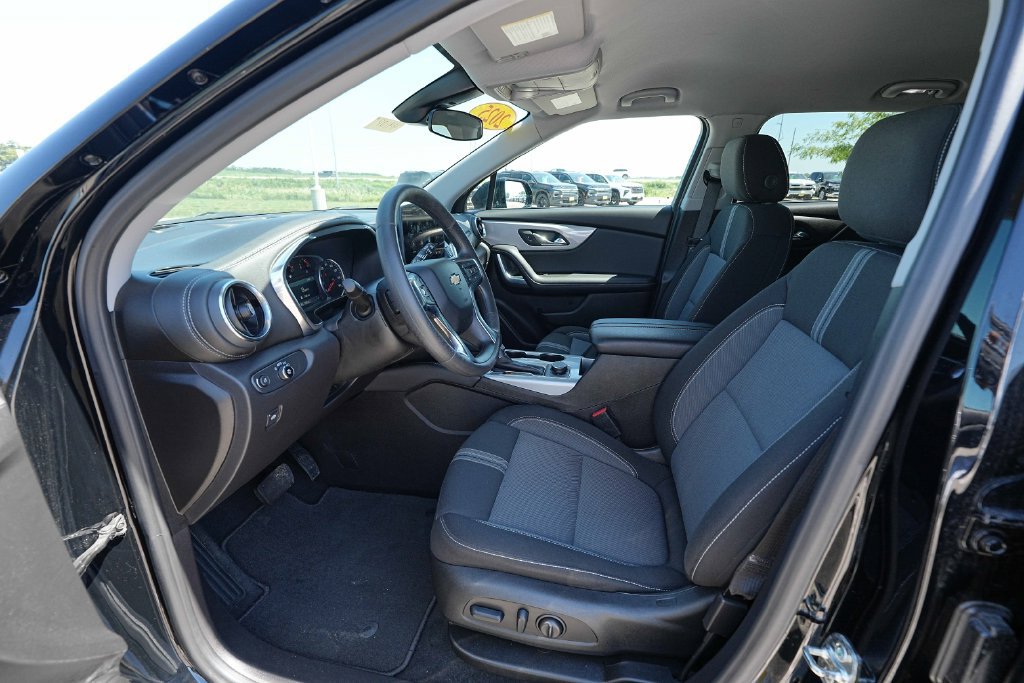 Used 2025 Chevrolet Blazer LT AWD/4WD image 17