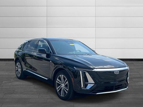Certified 2024 Cadillac Lyriq Luxury w/ LPO, Floor Liner Package AWD/4WD image 7