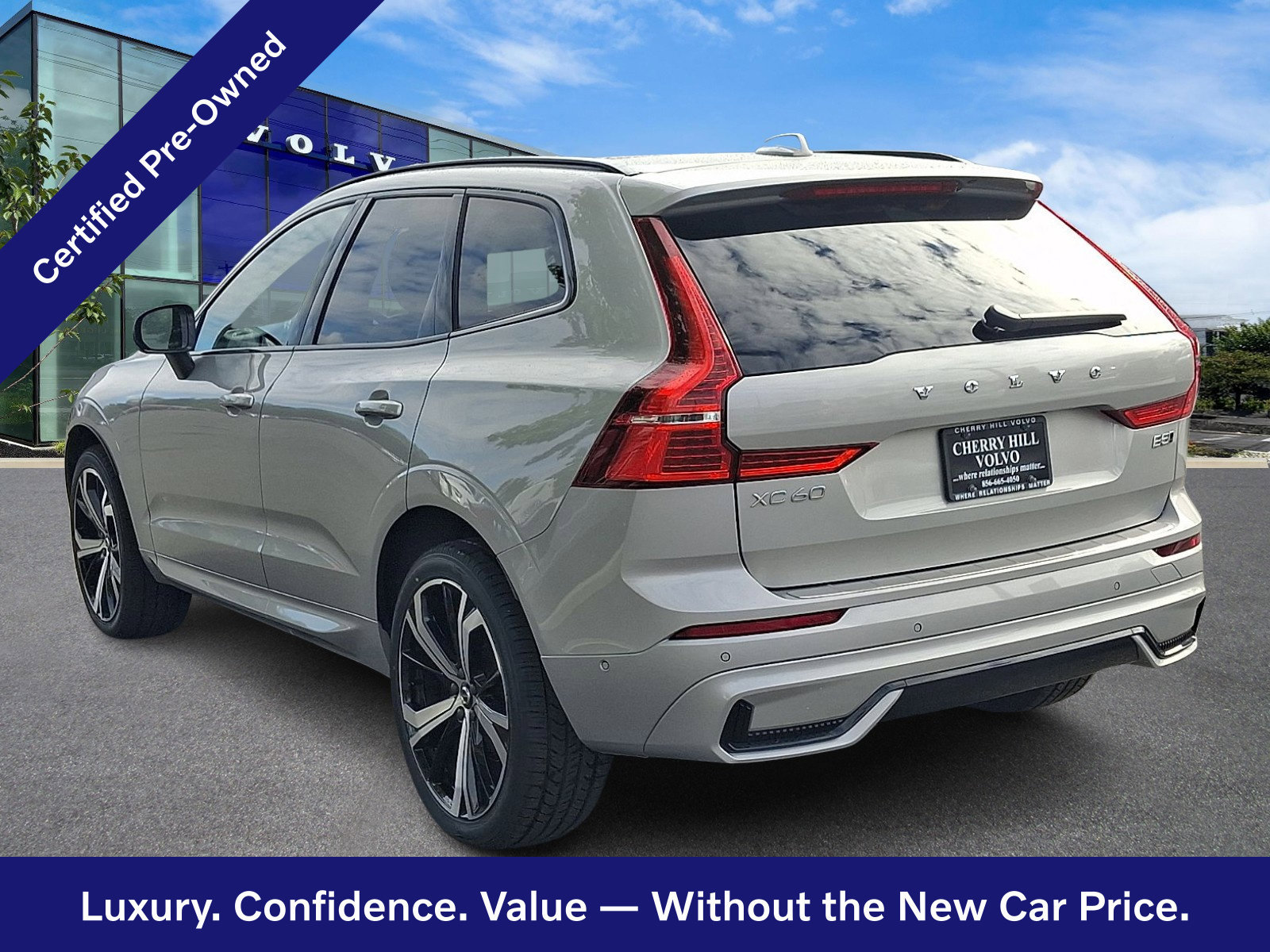 Certified 2023 Volvo XC60 B5 Ultimate w/ Climate Package AWD/4WD image 5