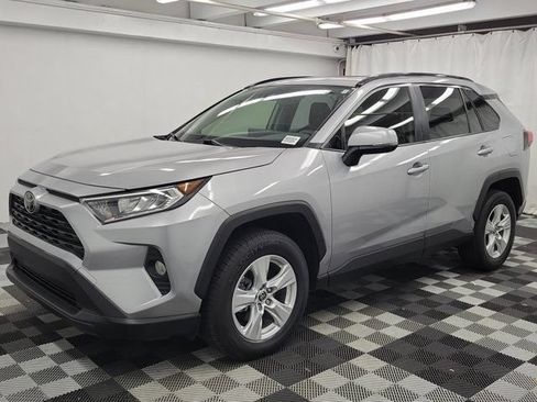 Used 2019 Toyota RAV4 XLE FWD image 3