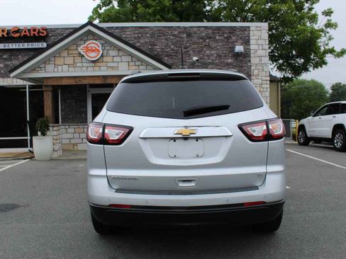 Used 2017 Chevrolet Traverse LT FWD image 6