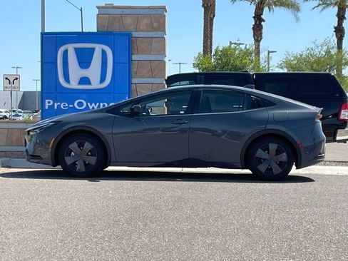 Used 2025 Toyota Prius LE FWD image 7