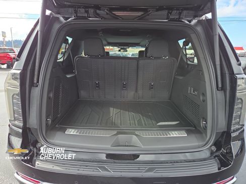 New 2026 Chevrolet Suburban Premier w/ Sun And Tow Package AWD/4WD image 20