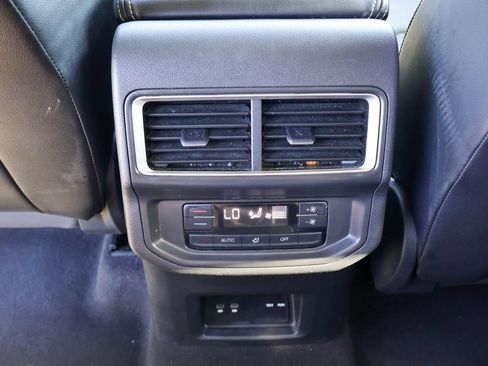 Used 2024 Volkswagen Atlas SE FWD image 19