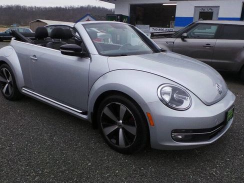 Used 2013 Volkswagen Beetle 2.0T FWD image 2