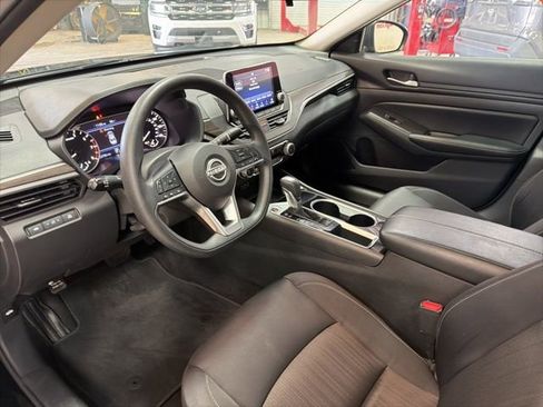 Used 2024 Nissan Altima 2.5 SV image 11