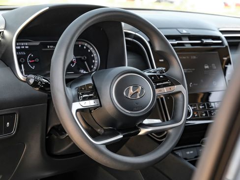 Used 2024 Hyundai Tucson SE image 18