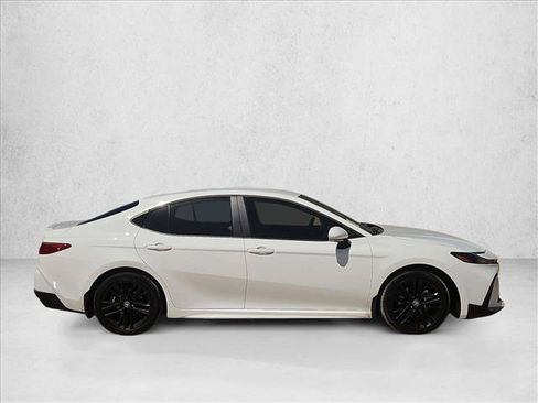 Used 2025 Toyota Camry SE FWD image 4