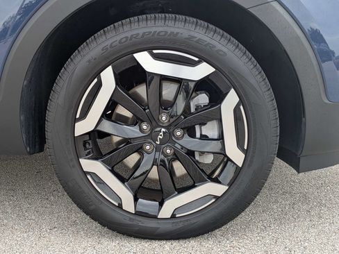 Certified 2025 Kia Telluride EX FWD image 11