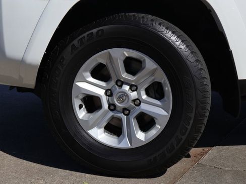 Used 2022 Toyota 4Runner SR5 Premium image 26