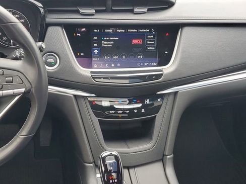 Certified 2025 Cadillac XT6 Luxury AWD/4WD image 31