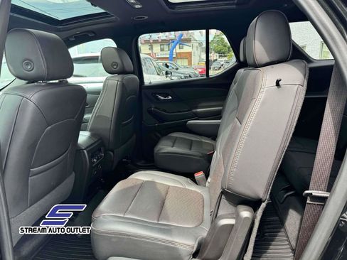 Used 2023 Chevrolet Traverse High Country image 11