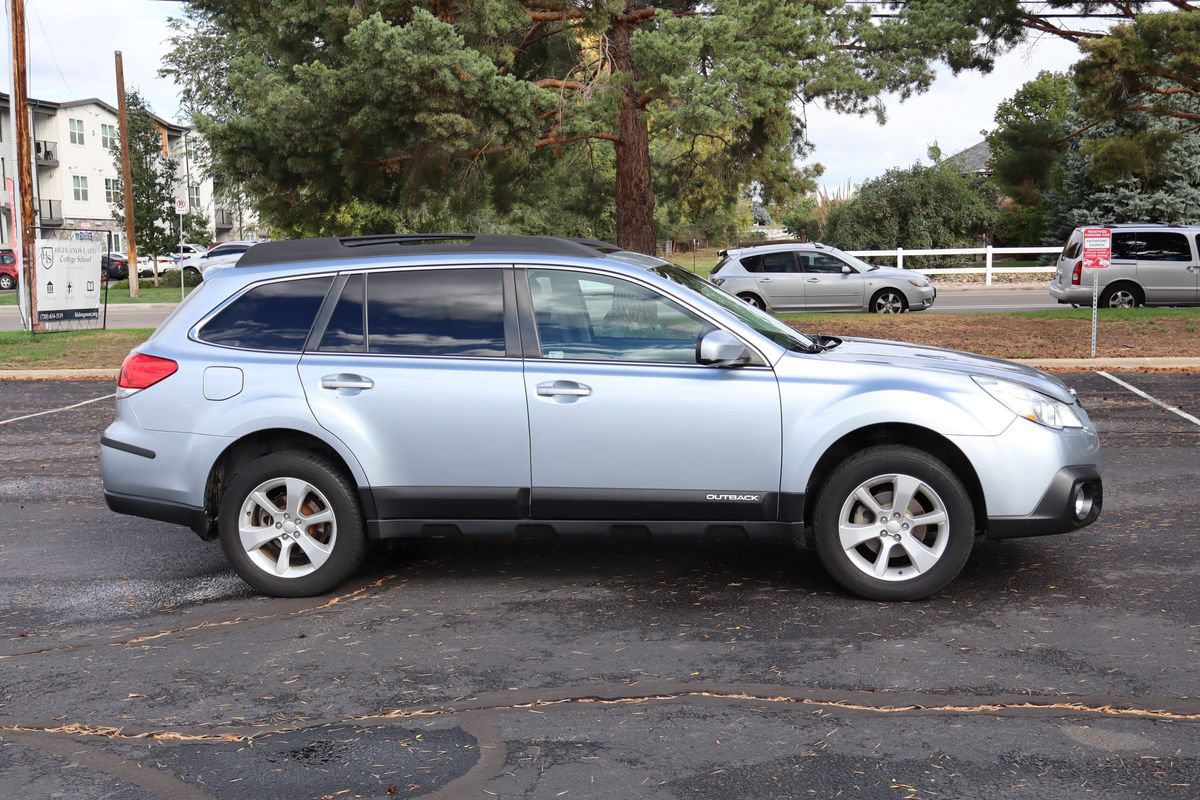 Used 2013 Subaru Outback 2.5i Premium AWD/4WD image 3