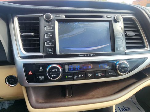 Used 2016 Toyota Highlander Limited image 18