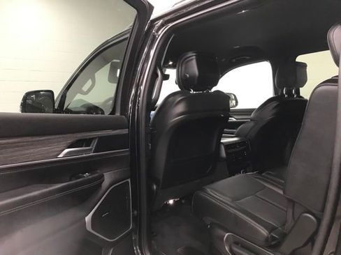 Used 2024 Jeep Wagoneer L Series II w/ Flexible Seating Group image 20