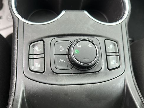 Used 2024 GMC Terrain SLE w/ Driver Convenience Package image 38