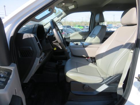 Used 2017 Ford F250 XL w/ Power Equipment Group image 9