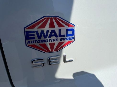 Used 2025 Volkswagen Atlas Cross Sport SEL Premium R-Line AWD/4WD image 29