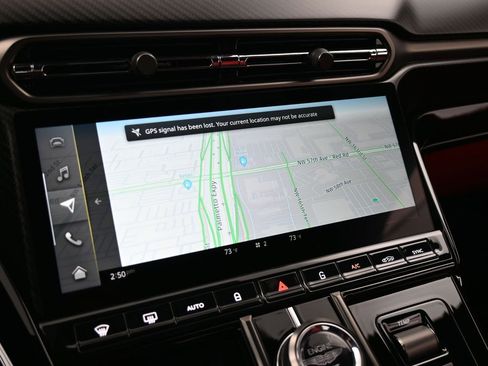 Used 2025 Aston Martin V8 Vantage Coupe image 25