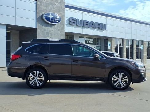Used 2019 Subaru Outback 3.6R Limited w/ Popular Package #2 AWD/4WD image 4