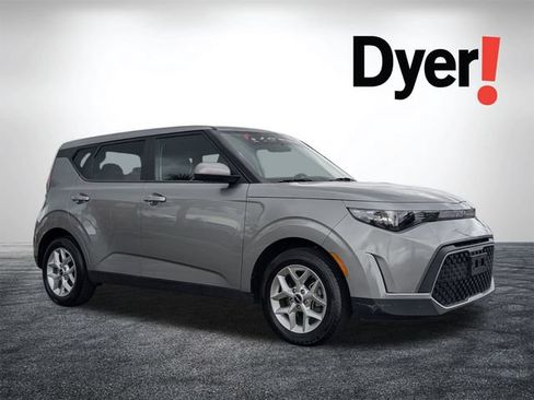 Certified 2025 Kia Soul LX w/ LX Technology Package FWD image 1
