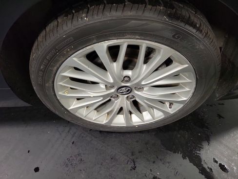 Used 2020 Toyota Camry XLE w/ Carpet Mat Package FWD image 10
