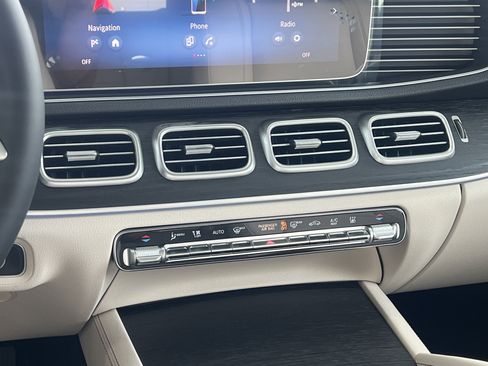 Certified 2025 Mercedes-Benz GLE 450e 4MATIC image 45