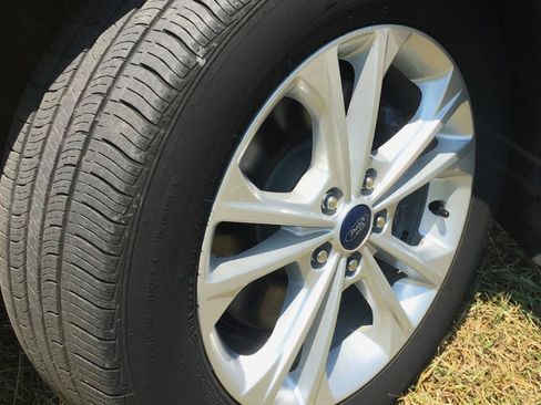 Used 2018 Ford Escape SEL AWD/4WD image 9