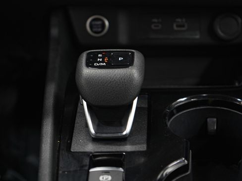 Used 2023 Nissan Rogue S image 19