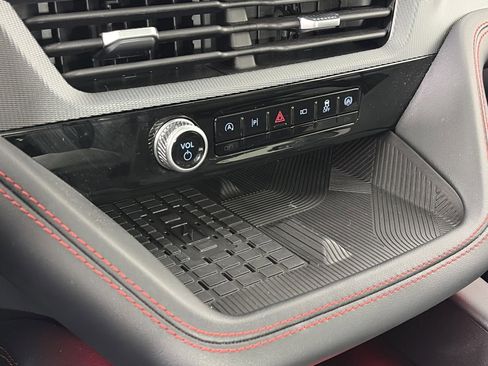 Certified 2025 Ford Explorer ST-Line w/ Premium Package image 21