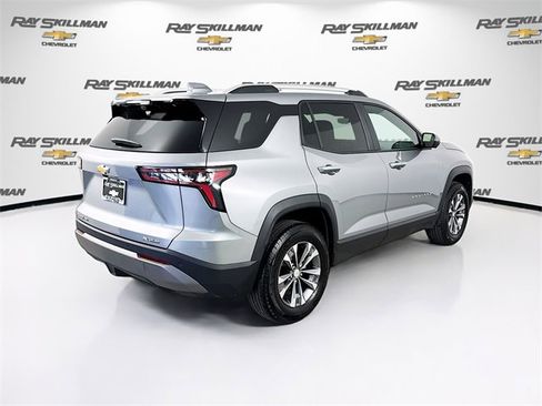 Used 2025 Chevrolet Equinox LT w/ Convenience Package II image 7