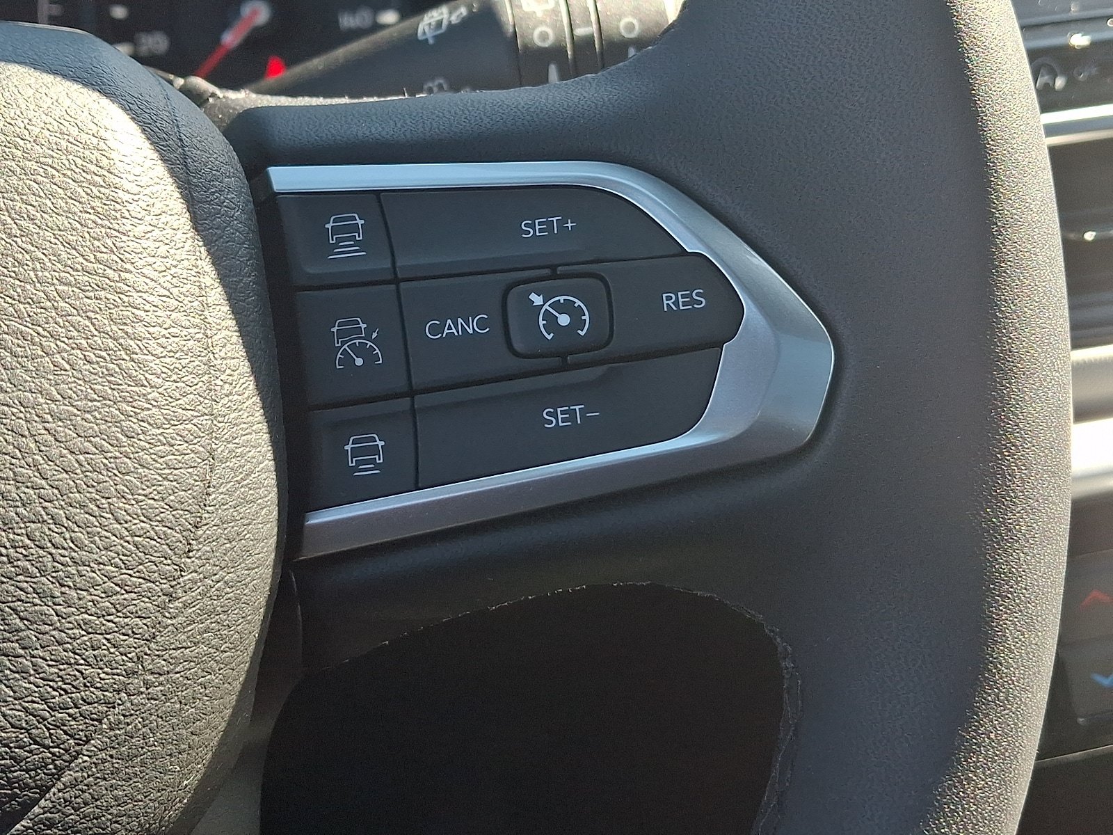 Certified 2025 Jeep Compass Limited w/ Sun & Sound Group AWD/4WD image 22
