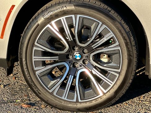 Used 2025 BMW X3 xDrive30i w/ Premium Package image 37