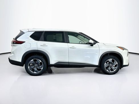 Used 2024 Nissan Rogue SV AWD/4WD image 10