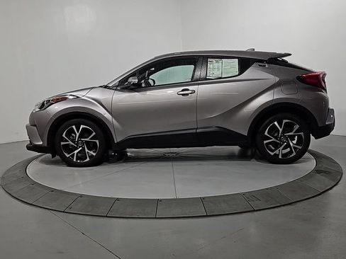Used 2018 Toyota C-HR XLE FWD image 2