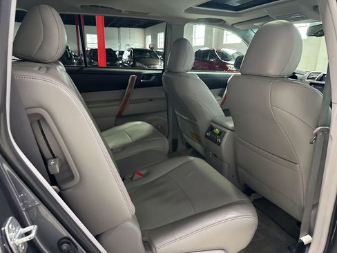 Used 2010 Toyota Highlander Limited AWD/4WD image 40