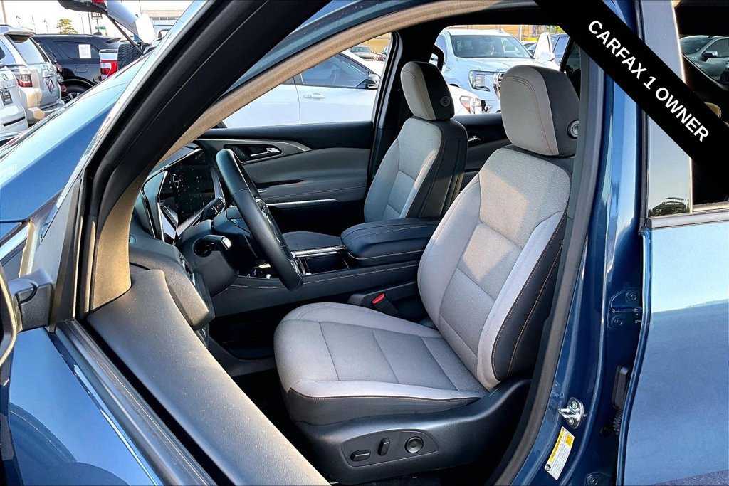 Used 2026 Chevrolet Traverse LT w/ Driver Confidence Package FWD image 6