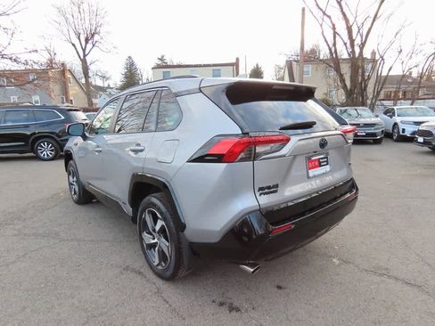 Used 2023 Toyota RAV4 SE image 4