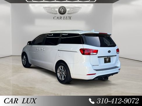 Used 2017 Kia Sedona LX w/ LX Essentials Premium Package FWD image 3
