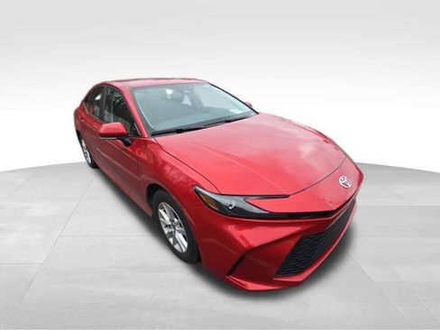 Used 2025 Toyota Camry LE image 9