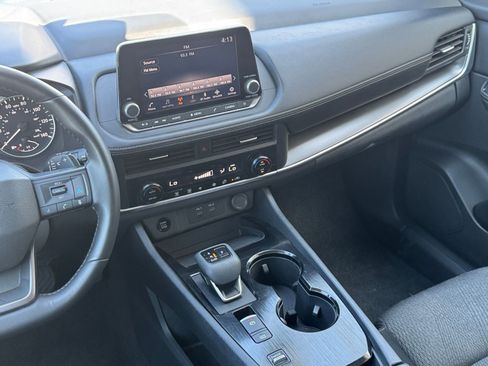 Used 2025 Nissan Rogue SV FWD image 20