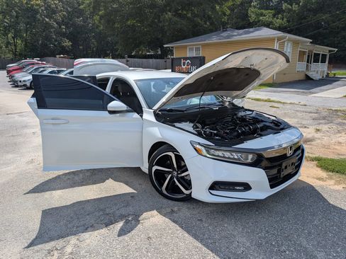 Used 2019 Honda Accord Sport image 11